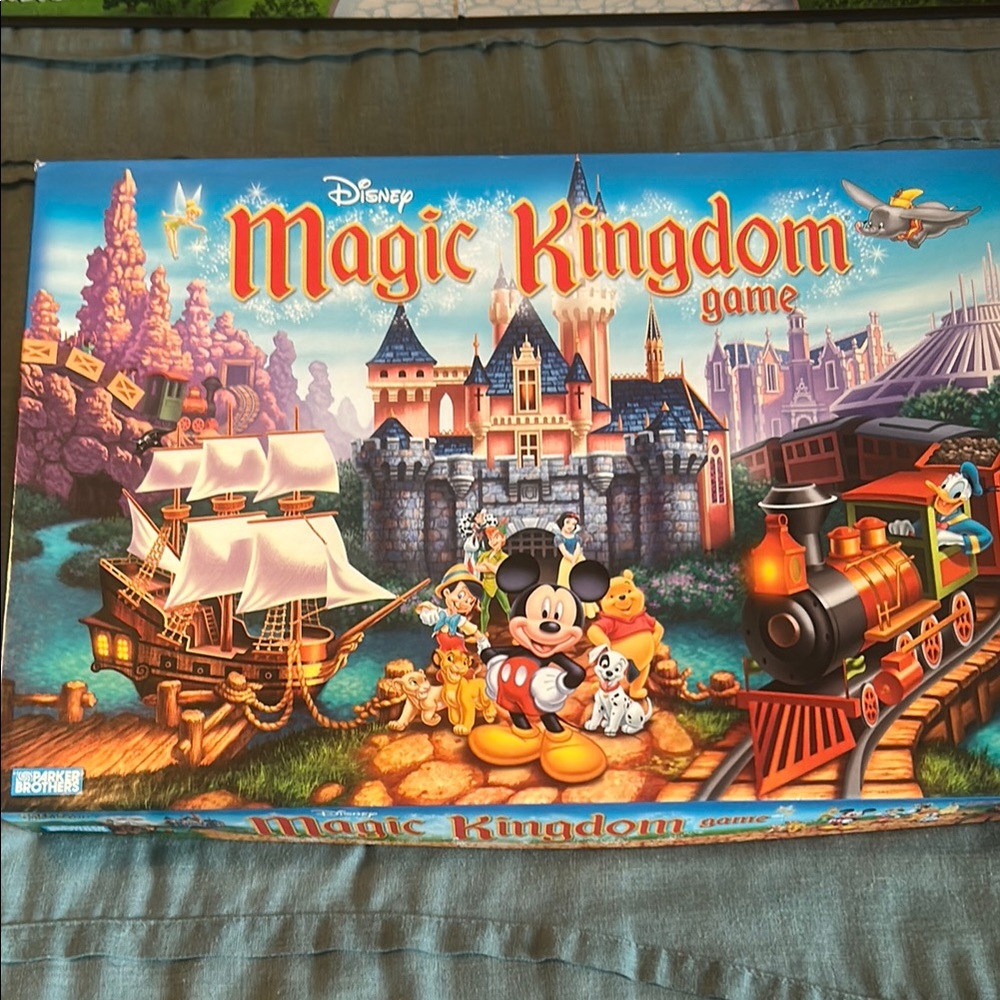 Disney Magic Kingdom Game, great pre-owned condition! See pics:)
